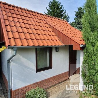 Krásna záhrada s malou murovanou chatkou v Kolárove časť Čer - 9