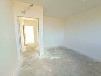 PREDAJ - 4 izbový holodom s veľkou garážou , Lužianky, Smrek - 9