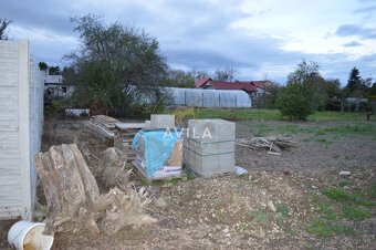 REZERVOVANÝ: zaujímavý stavebný pozemok 898m2 - Mostová - 9