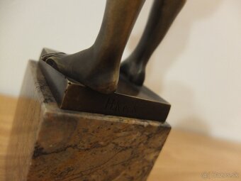 BRONZOVÁ POSTAVA-HANS KECK KOLEM 1900 - 9