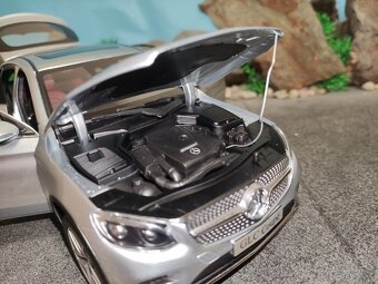 Prodám model 1:18 Mercedes Benz GLC - 9