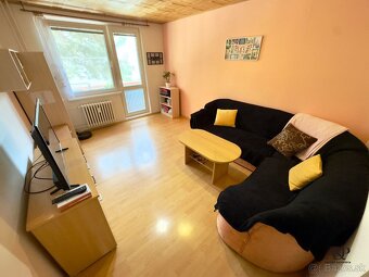 NA PREDAJ 2 IZB. BYT PREROBENÝ NA 3 IZB., 64M2, ŠTEFÁNIKOVA - 9