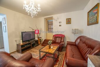 Ponúkame na predaj 5 izb. rodinný dom s garážou na pozemku 9 - 9