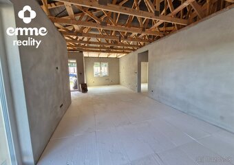 Rodinný dom s 2 bytovými jednotkami v DS, Florida V.P. - 9