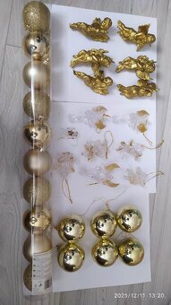 Predám tieto všetky vianočné dekorácie. Cena: 17E - 9