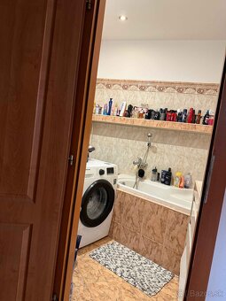 Na predaj: 3-izbový byt - 9