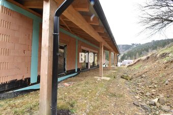 Rodinné sídlo na vidieku s pozemkom 1000m2. - 9