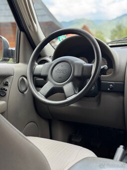 Jeep Cherokee Sport 2,4 Benzín 108kw 4x4 - 9