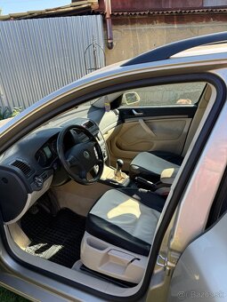 Škoda Octavia 1.6 fsi - 9