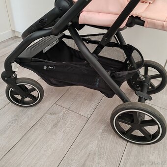 Cybex Eezy Twist S 2+ otocny - 9