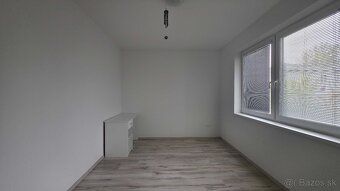 Predaj 4 izbový bungalov s pozemkom 663 m2 v obci Vydrany - 9