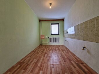 AstonReal: predaj priestranný rodinný dom s garážou - Veľký - 9