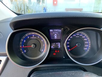 Hyundai i30 benzín - 9