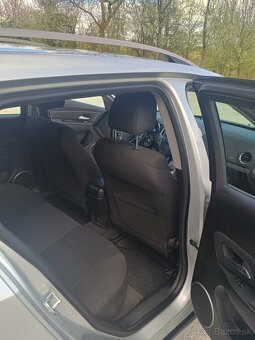 Chevrolet Cruze SW - 9