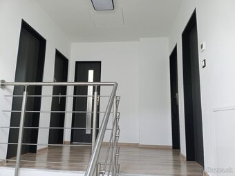 Predám pekný rodinný dom zariadený-novostavba pri BB - 9