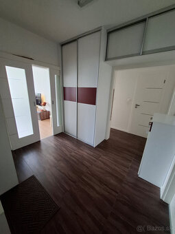 Predaj priestranný 3 izbový byt - 9