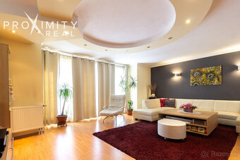 Priestranný rodinný dom s balkónmi a garážou v Barci - 9