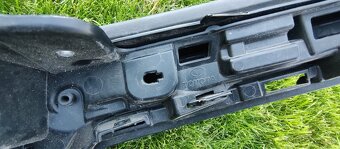 Toyota Corolla XII E21 2018 pre SEDAN - predna maska logo - 9