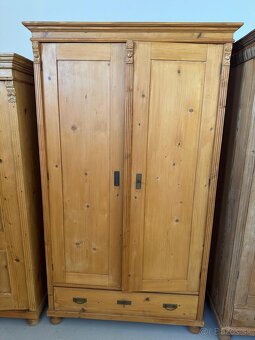 Predám starožitné skrine štýl altdeutsche v zachovalom stave - 9