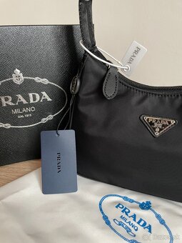 Prada Re-edition 2000 kabelka v darčekovom balení - 9