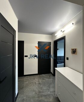 Luxusný kompletne zrekonštruovaný 3-izbový byt s Klímou a Ba - 9
