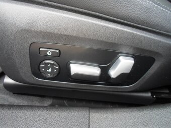 BMW Rad 3 Touring 330d mHEV xDrive 210kW automat,F1,panorama - 9