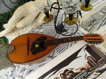 grafiky Levíc, mandolína, socha, vínna sada - 9