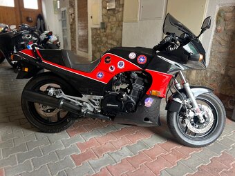 Kawasaki Gpz 900 - 9