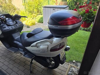 Suzuki Burgman 650 - 9