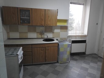 Predam staromestsky byt v rodinnom dome s pozemkom. - 9