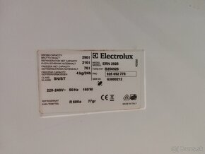 Vstavaná kombinovaná chladnička Electrolux ERN2925 - 9