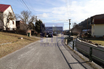 Ponúkame na predaj stavebný pozemok na rodinný dom, 520 m2 - 9