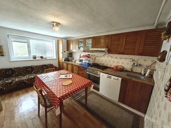 Rodinný dom 4 izb,  2 kuchyne, 2 kúpelne, 260m2, pozemok 936 - 9