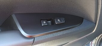 Kia Sportage 1.6 T-GDi mHEV Gold automat Možný Leasing - 9