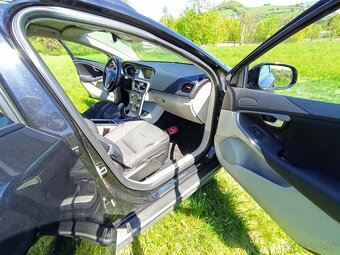 Volvo V40 D2 Cross Country - 9