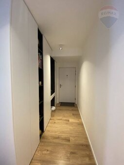 Attention Einpark Luxusný, trojizbový byt vo výbornej lo - 9