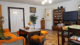 PRAKOVCE - veľký dvojgeneračný dom po rekonštrukcii - 9