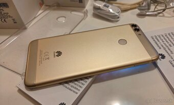 HUAWEI P Smart - stav nového, málo používaný mobilní telefon - 9