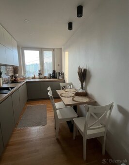 Priestranný 4-izbový byt-97 m², sídlisko 1.mája blok I - 9
