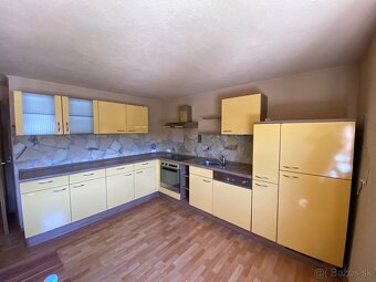 Moderná kuchynská linka so spotrebičmi - 9