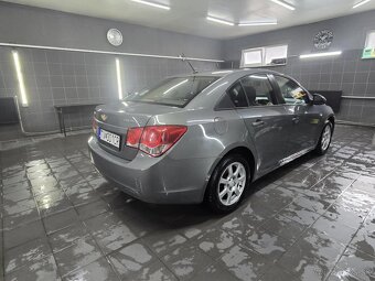 Chevrolet Cruze - 9