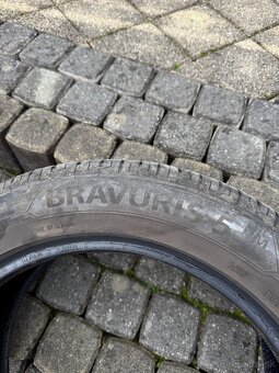 PNEUMATIKY BARUM 215/55 R17 V - 9