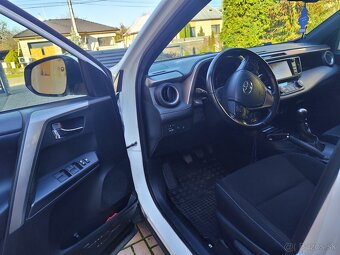 Toyota RAV4 2.0 diesel, 105kw, ročník 2017 - 9