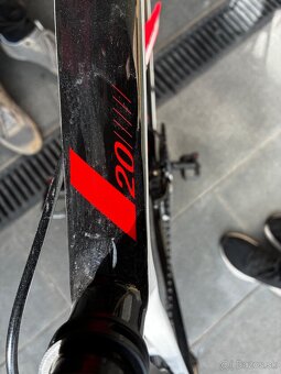 Predám karbónový cestný bicykel Scott - 9