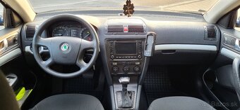 ŠKODA OCTAVIA COMBI II 1.9TDI DSG ELEGANCE - 9