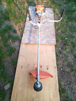 Predám krovinorez stihl 131 - 9