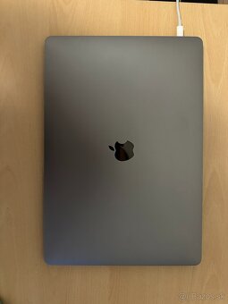 MacBook Pro 15" (2019) –  nefunkčný displej - 9