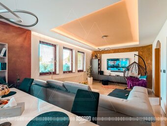 Kompletne zrekonštruovaný rodinný dom s garážou a bazénom - 9