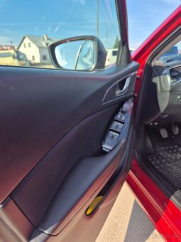 Mazda 3 hatchback 2.0 benzín - 9