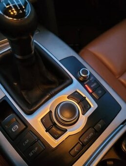 RAMIK NA STREDOVY PANEL AUDI Q7 A6 C6 - 9